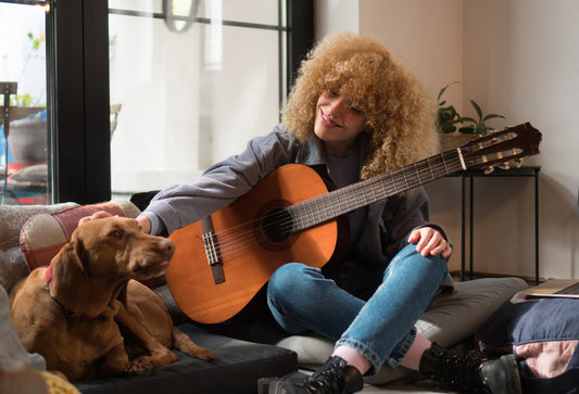 La música y los perros: cómo el sonido y el ritmo influyen en el bienestar animal